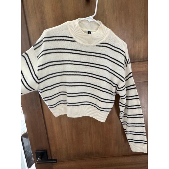 Divided H&M Cropped Crew Neck‎ Sweater Cream Black Striped Size XS - Picture 2 of 7